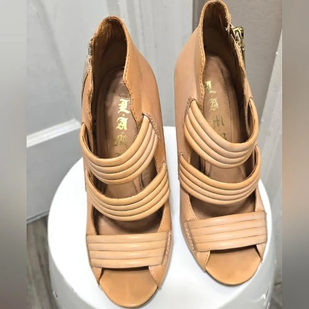L.A.M.B Open Toe Tan Heels Leather Stilletos Sandals Women's Shoe Size 8M